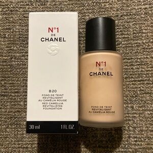 NEW Chanel Fond de Teint Foundation B20 Full Size